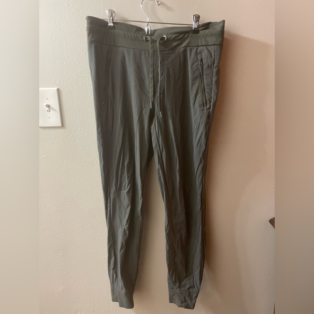 Women’s Members Mark Medium Olive Green Jogger Pants Woven Trek Tote2